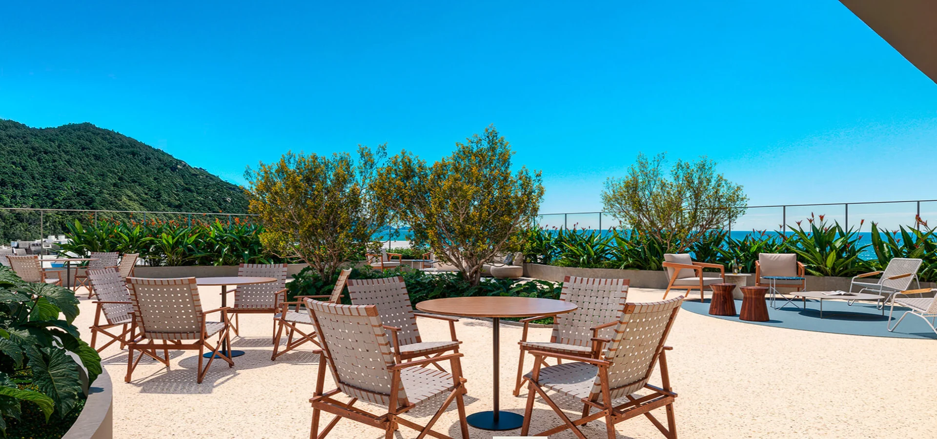 Терраса rooftop с видом на Praia Brava